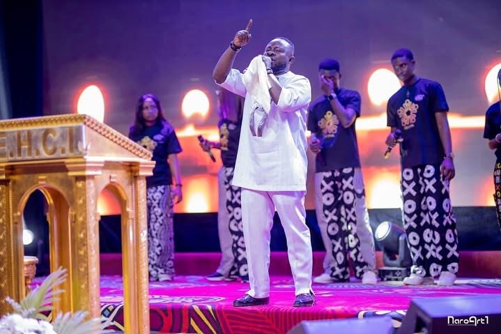 Jojo Arhin worship photograph